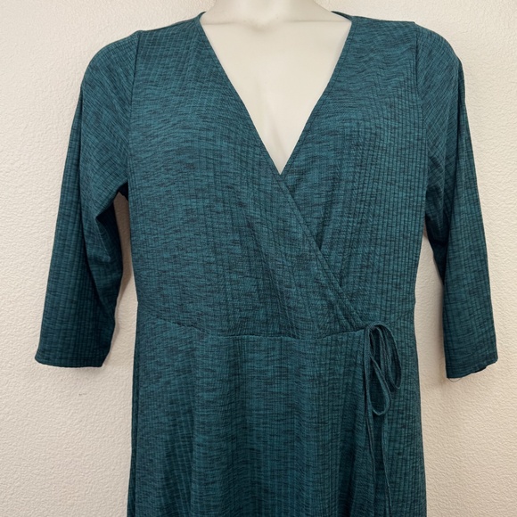 ✨ Torrid Womens Green Ribbed Knit Surplice Wrap Midi Casual Dress Sz. 1 1X 14 16 - Picture 2 of 14